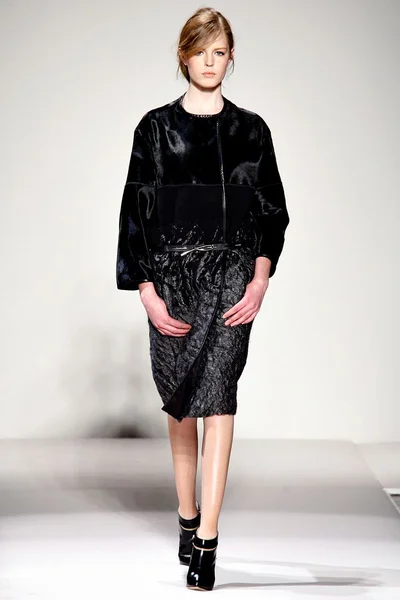 Look 18
